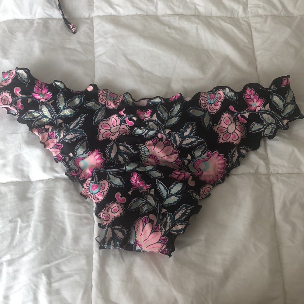 Bikini - Picture 6 of 6